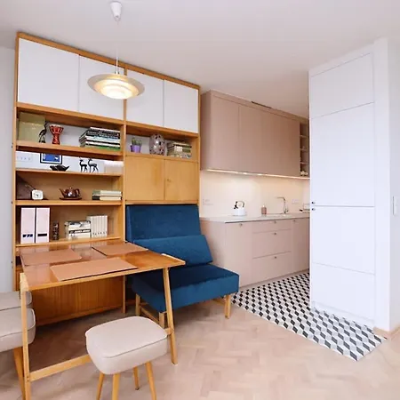 Jasne Z Balkonem W Centrum, Blisko Plazy By Renters